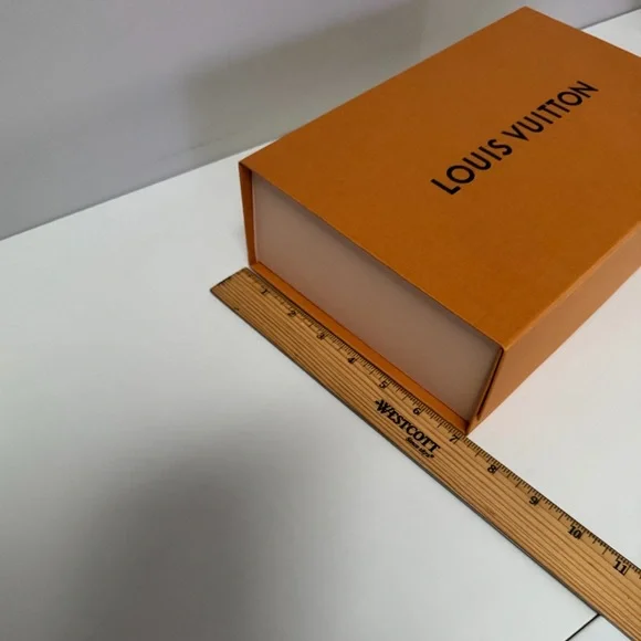 Louis Vuitton Gift Box - Picture 7 of 10